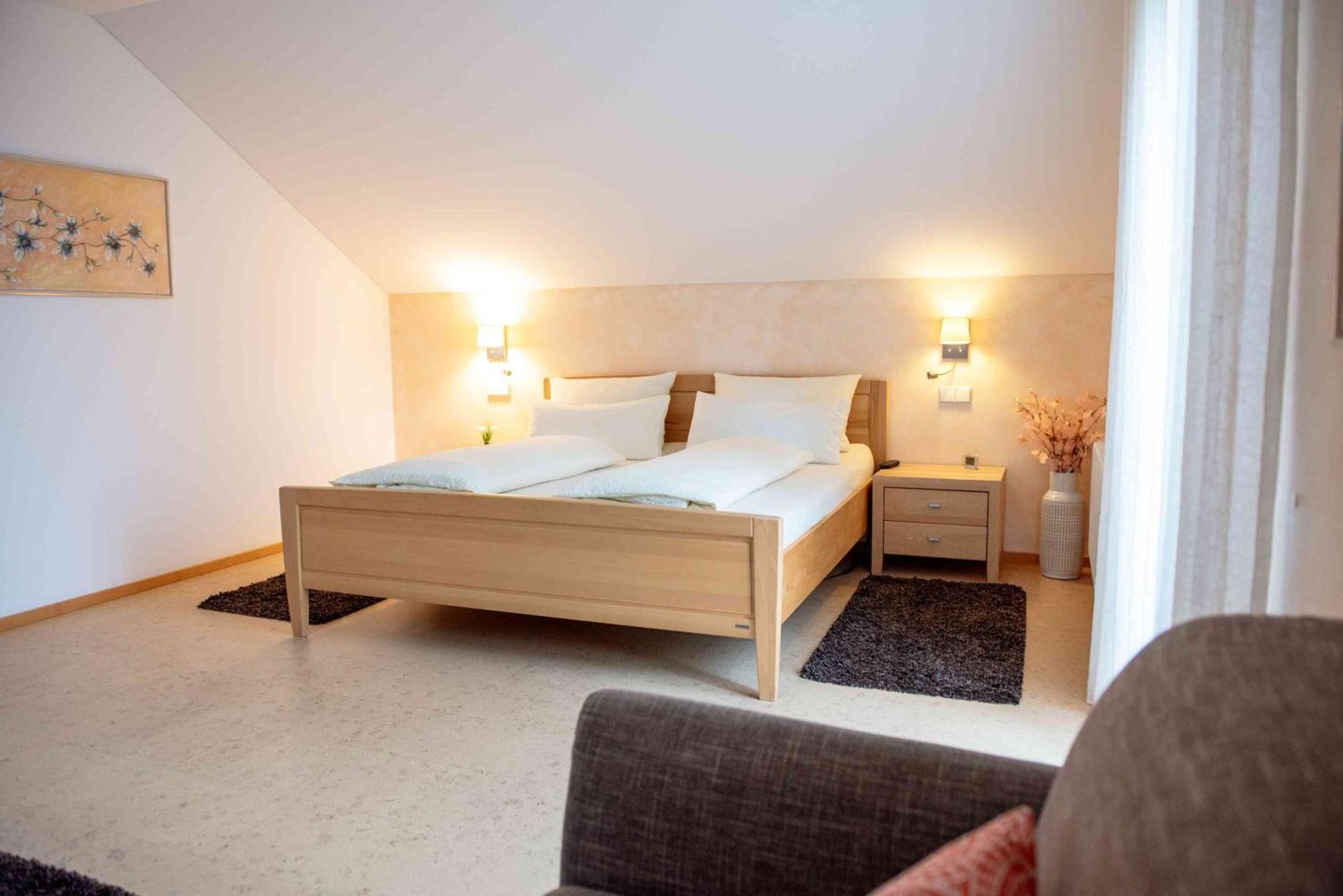 Gaestehaus Am Fuerstweg Heuchelheim-Klingen ภายนอก รูปภาพ